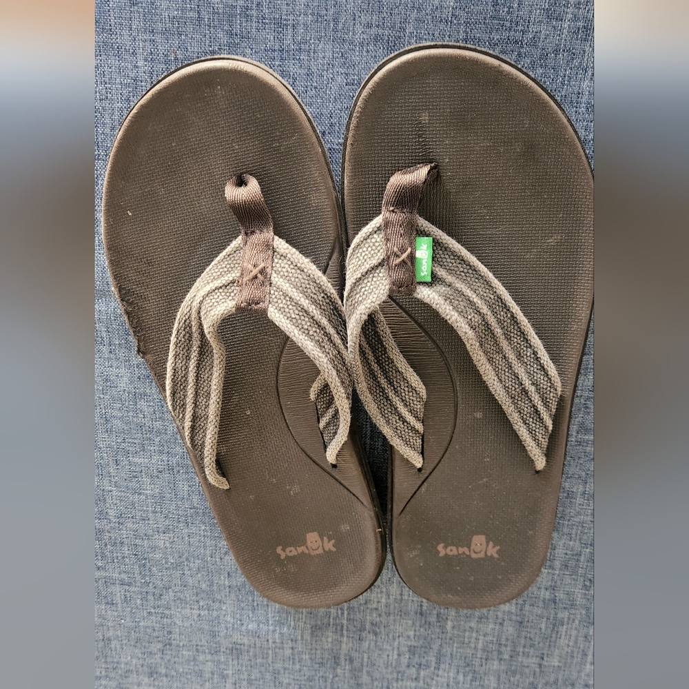 Sanuk Flip Flops